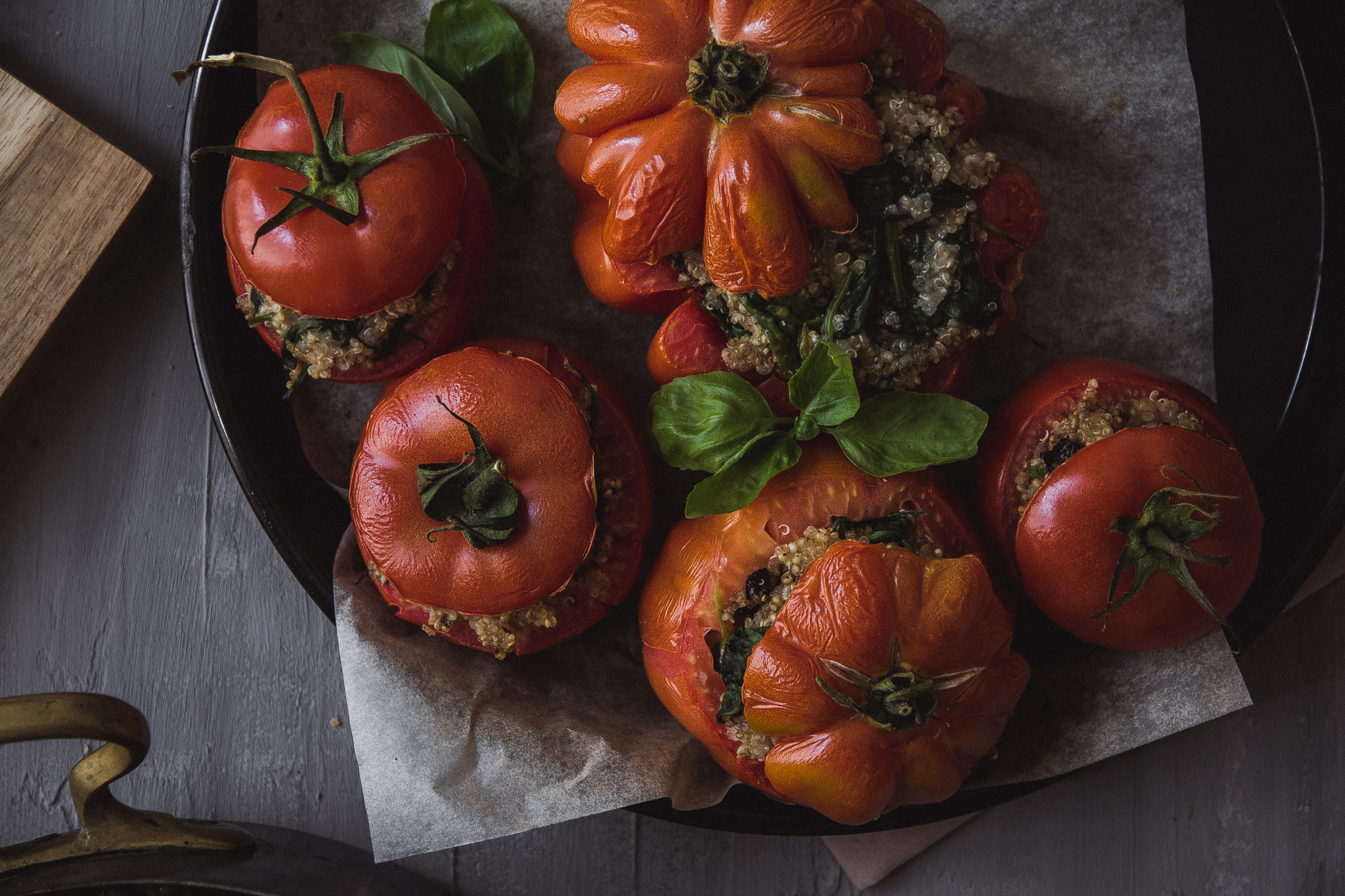 gefüllte Tomaten mit Spinat und Quinoa