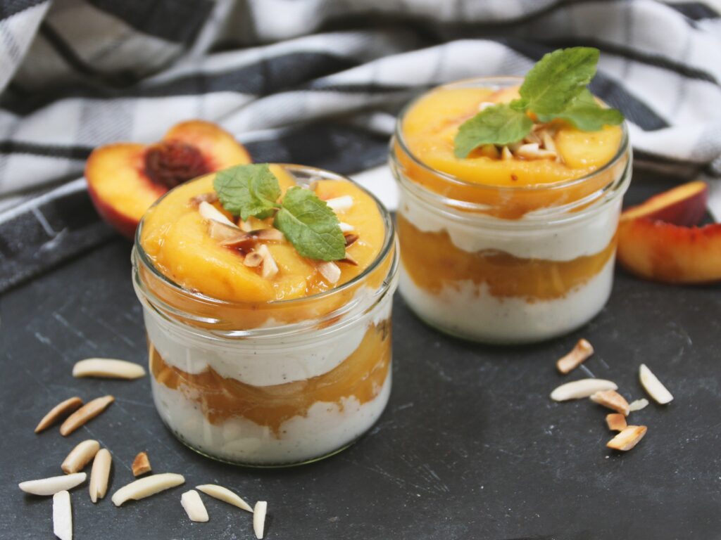 Layered peach dessert - Egg&Plant