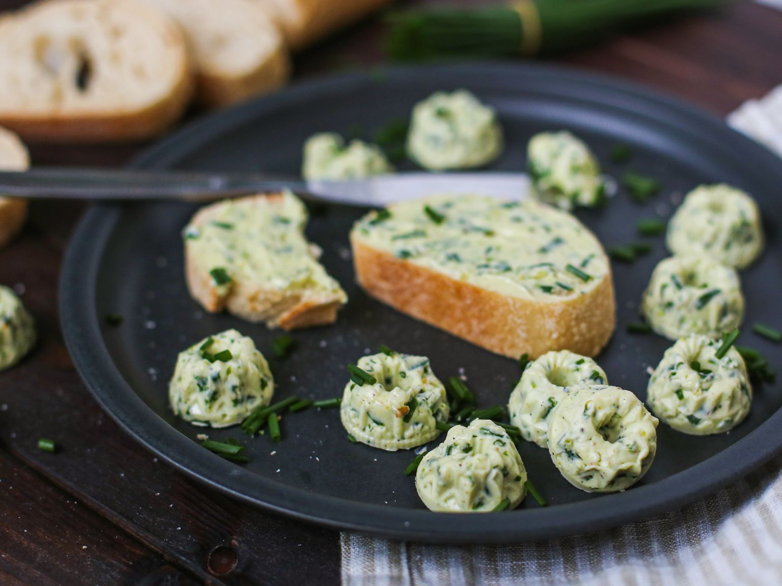 Verführerische Schnittlauch-Zitronen-Butter - Egg&amp;Plant