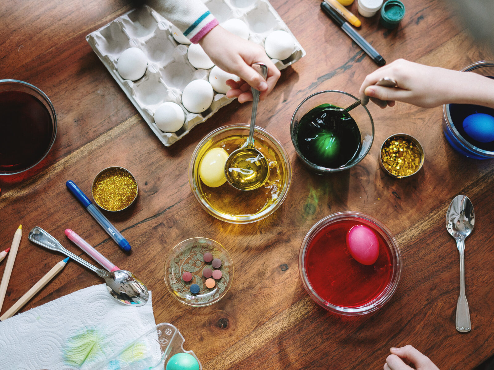 White eggs being coloured in bowls