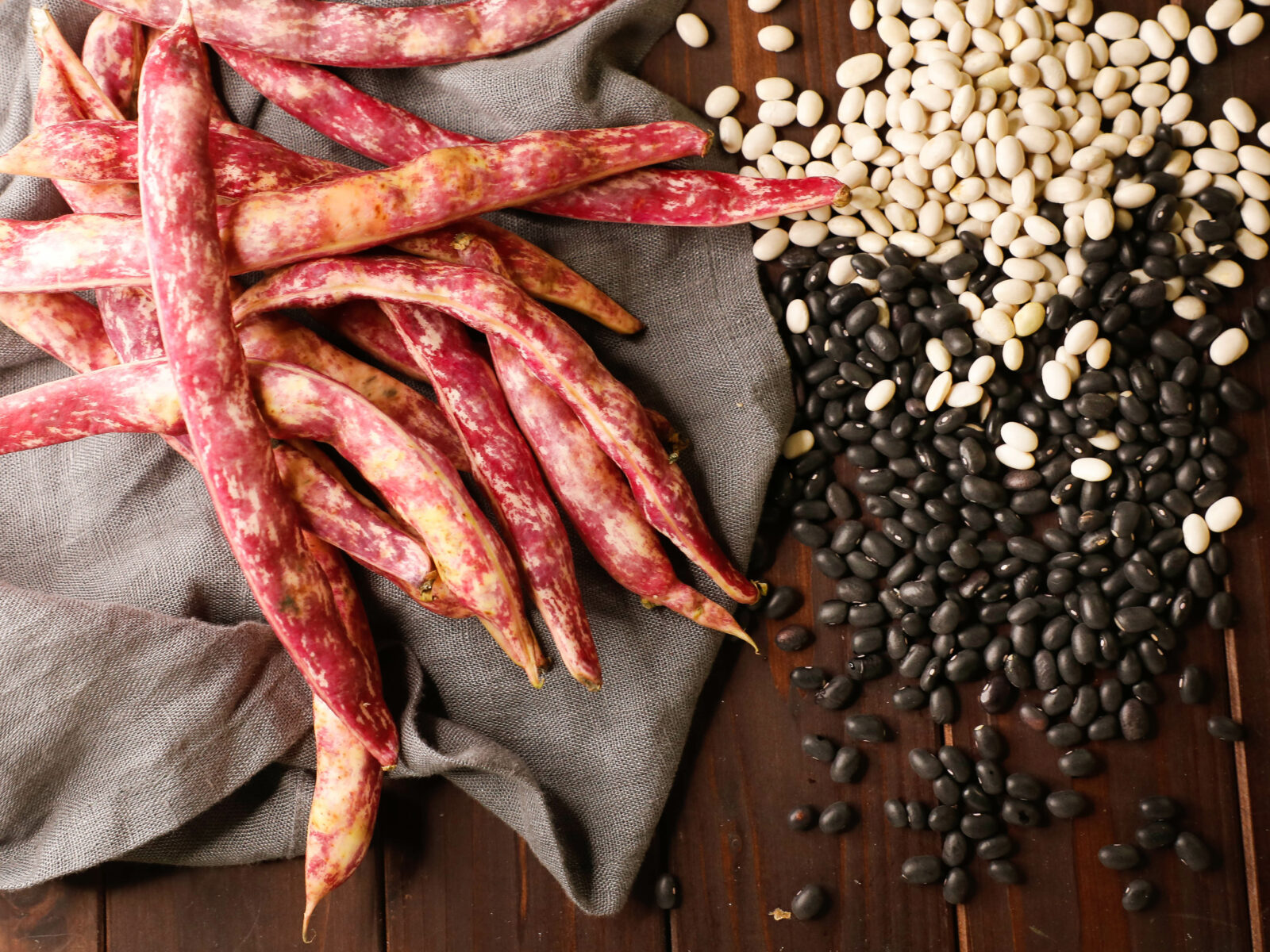 Red string beans, white and black beans