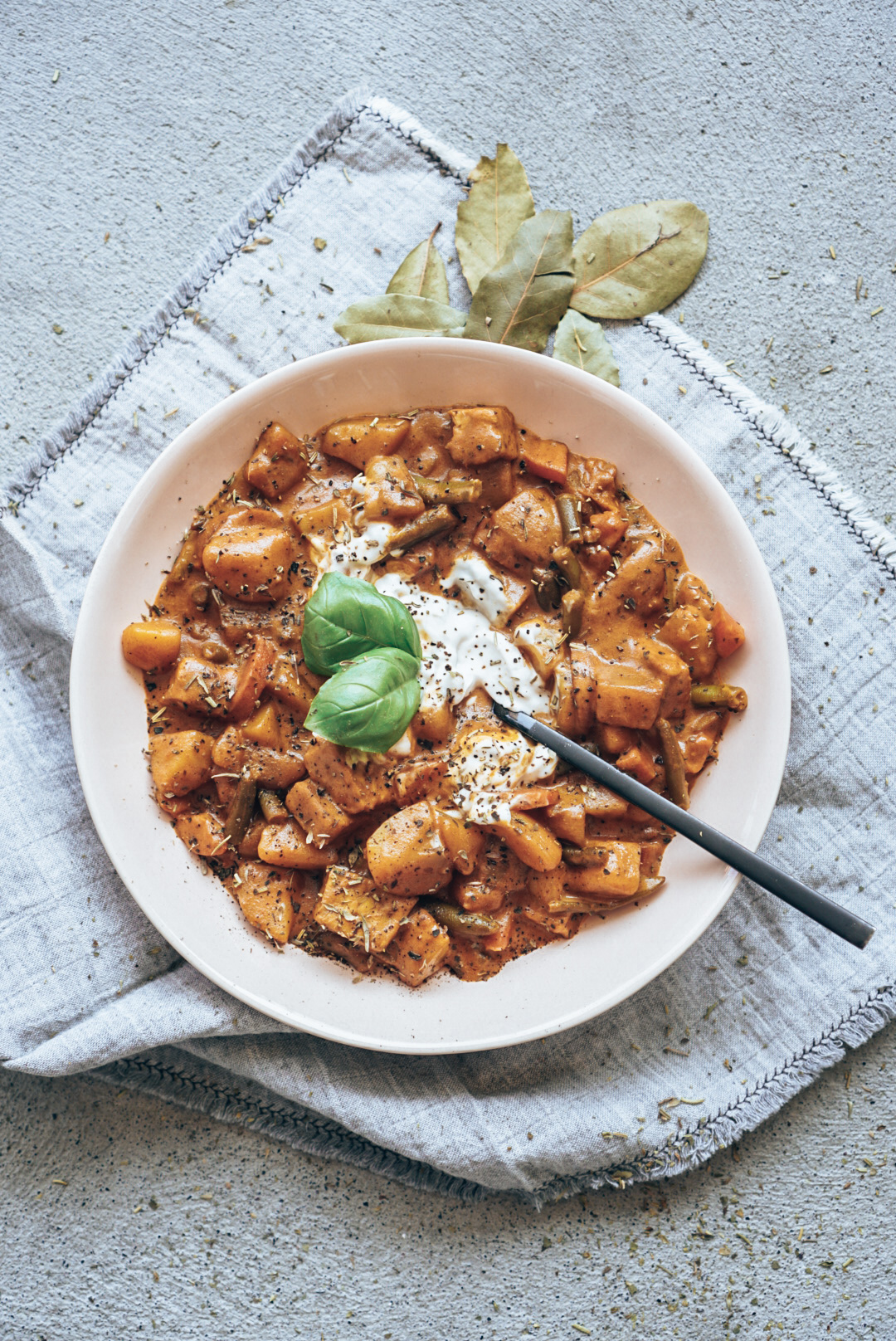 potato tempeh curry with vegan sour cream