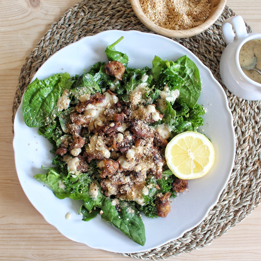 Vegan Ceasar salad with tempeh